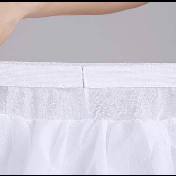 Fluffy V-neck multi layered flower dress with FREE SHORT PETTICOAT UNDERSKIRT - Picture 5 of 8